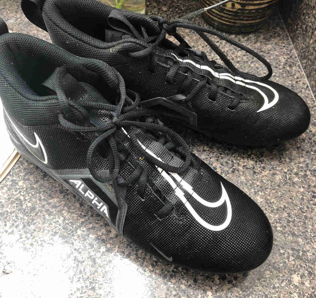 Size 8 Soccer/Rugby cleats  in Soccer in Abbotsford