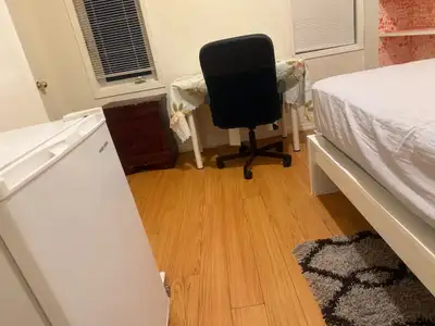 A bright and quiet Room with sharing washroom is available with a parking space. A quiet and spacing...