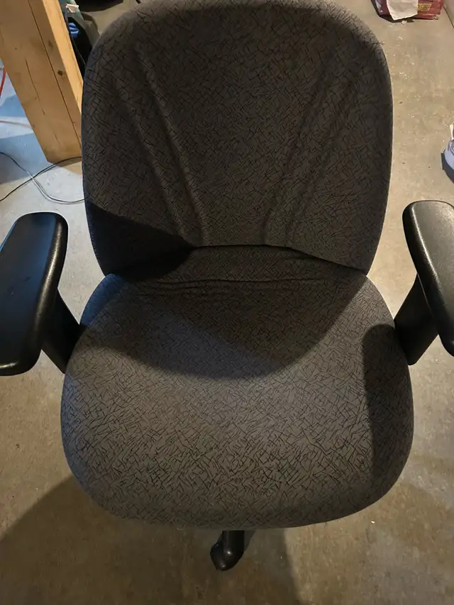 office chair in Chairs & Recliners in City of Halifax - Image 2