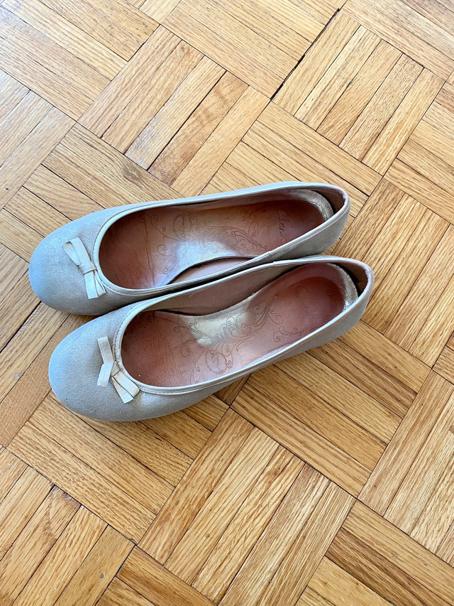 Clarks Ballet Flats (US 5) 23.5cm/9-1/4’inch in Women's - Shoes in Oakville / Halton Region - Image 2