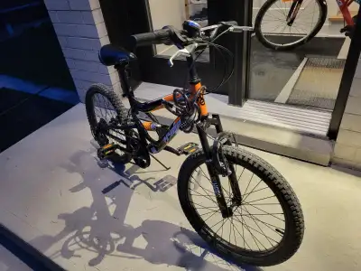 Vélo Supercycle 1.8 à double suspension doté d'un cadre en acier, View more