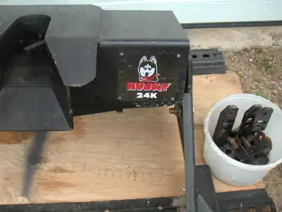 24 K Fifth wheel hitch, double pivoting and hardware, used twice asking $ 500.00, ask for Mike 613 7...