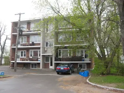 2 BEDROOM APARTMENT – Central Downtown Location AVAILABLE NOW