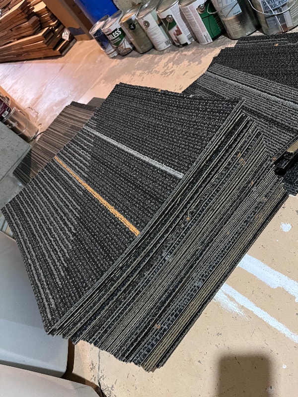 250 sq ft of carpet tiles Floors & Walls St. Catharines Kijiji