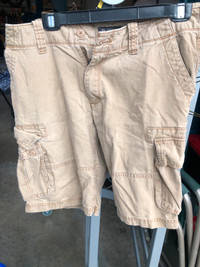 Men's Old Navy Khaki Cargo Shorts - 32