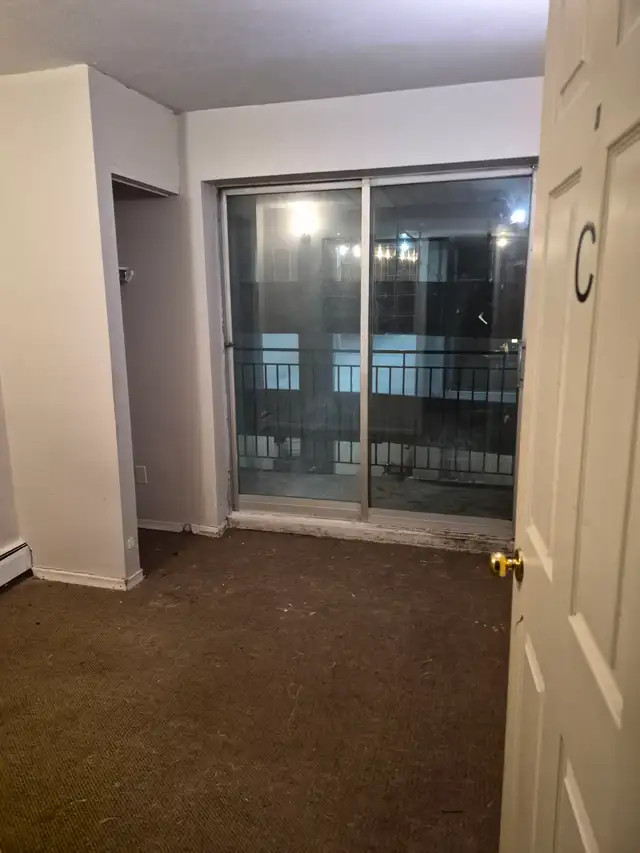 Private room for rent in Room Rentals & Roommates in Kitchener / Waterloo - Image 3