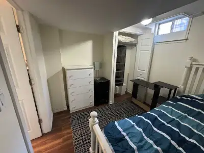 Room rental basement clean Mississauga townhouse Creditview & Eglinton **AVAILABLE IMMEDIATELY** 1 B...