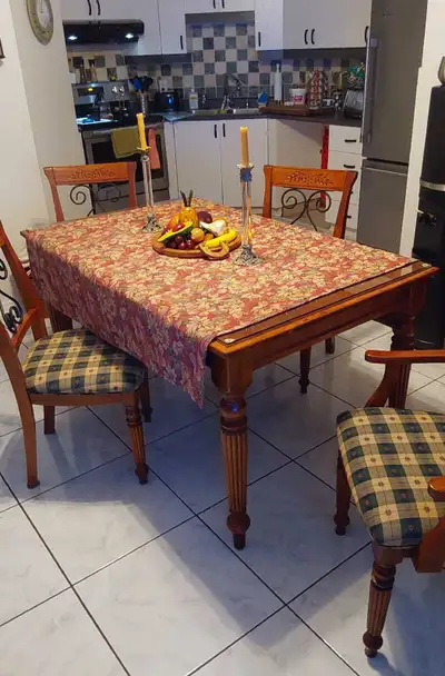 Ensemble de set de cuisine et vaisellier plus 7 nappes, View more