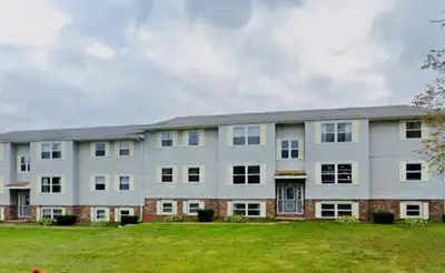 Large 2 bedroom apartment in great location. Large master bedroom with large walk in wardrobe closet...