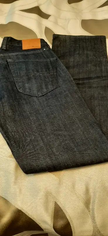 221 original straight size 31 x 32 Lucky Brand Jeans in excellent condition smoke and pet free home....