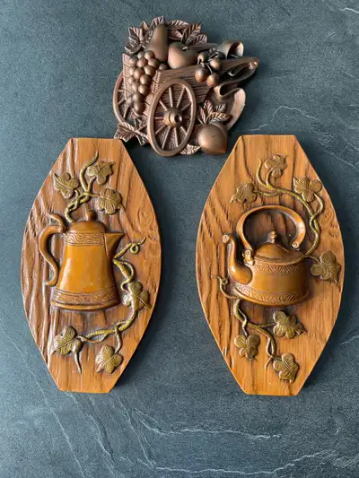 These vintage kitchen wall hangings will add a charming touch to your décor with a set of three, inc...