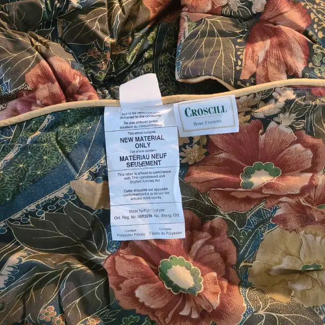 Croscill Vintage Double Comforter set in Bedding in Mississauga / Peel Region - Image 6