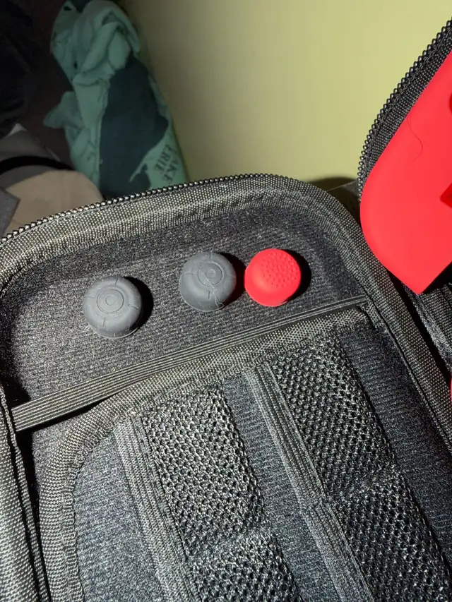 Nintendo Switch Bundle + Extras (Price Reduced) in Nintendo Switch in Kamloops - Image 5