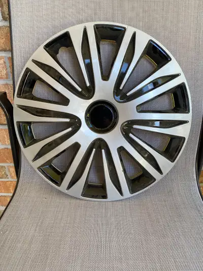 DRESS UP YOUR WHEELS WITH THESE BEAUTIFUL WHEEL COVERS. EASY INSTALLATION. REASON FOR SELLING, ENDED...