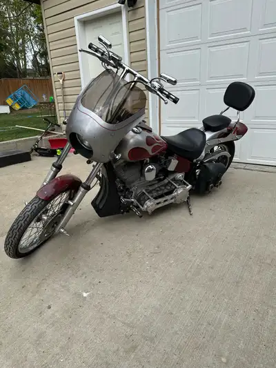 2002 Harley Davidson FXSTI softail, 1460cc, has a 3 inch open primary. Comes with factory primary ca...