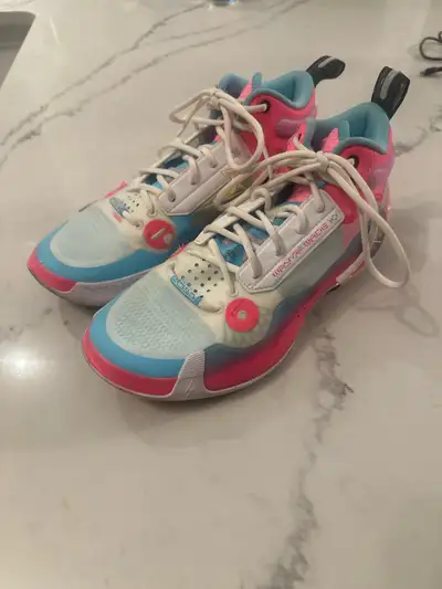 Basketball shoes SIZE 9.5, View more