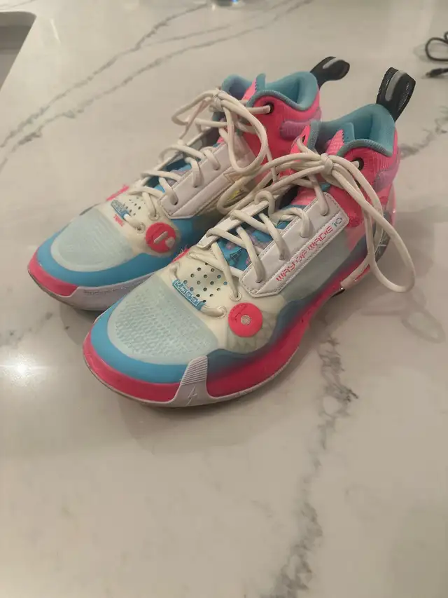 Basketball shoes SIZE 9.5 in Men's Shoes in Ottawa - Image 2