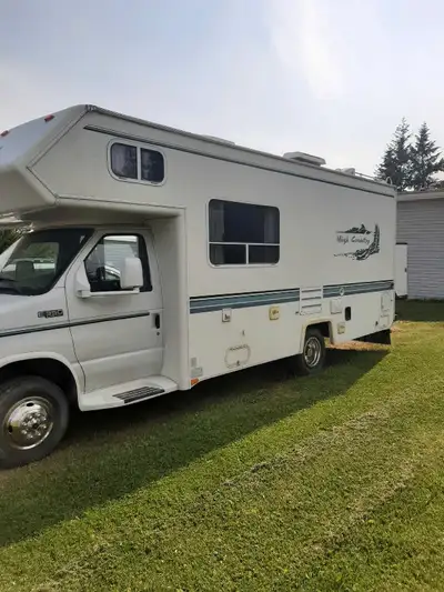 2003 24 ft motorhome Sleeps 6 New awning,Batteries,Tires 105 kms Triton V10 Air Conditioning Mechani...
