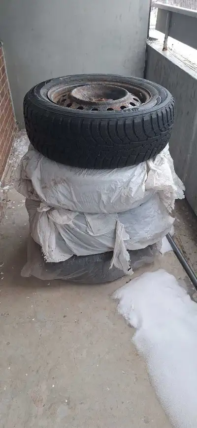 Used 4 seasons Size 215/60 R16 Must take all