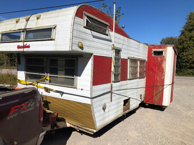 1968 retro west wind camper trailer park bunkie storage cabin  in Park Models in Barrie - Image 2