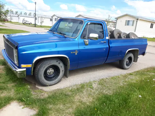 1985 Chevy Silverado C10 350 in Classic Cars in Grande Prairie - Image 2