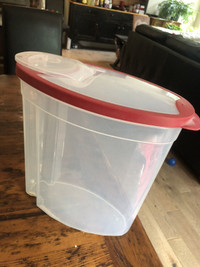 Rubbermaid canister 24 cup or 1.5 gal or5.6 litres