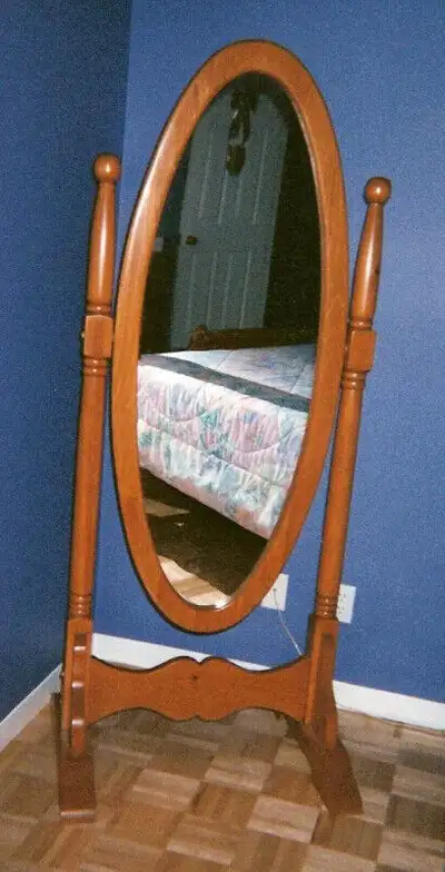 Miroir Joséphine sur pied -style ancestral en pin noueux - fait mains par ébéniste en 1982 - 69" x 2...