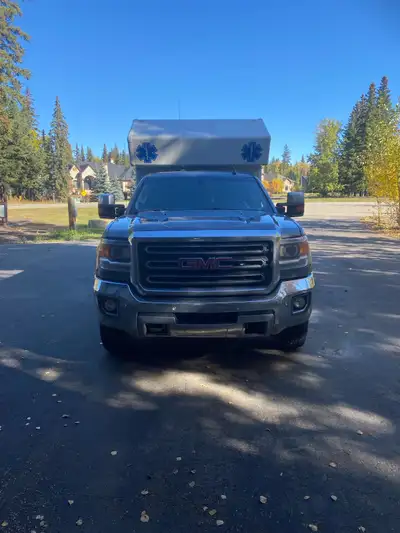 “2016 GMC 3500 Diesel – Fully Loaded Oilfield Medical Unit! All-leather interior, fully equipped and...