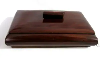PETIT COFFRET en BOIS VINTAGE SMALL WOODEN CASKET, View more