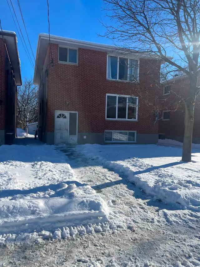 Queens Student Rental - Very Close to the University!