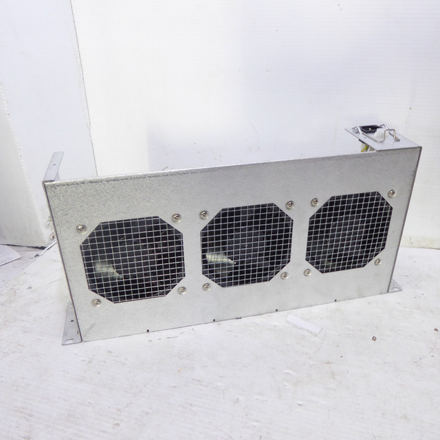 Ventilateur rackmount 2U pour cabinet de serveur - 230v dans Réseaux  à Ville de Montréal - Image 2