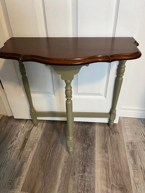 Solid Wood Accent Table in Other Tables in Owen Sound