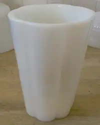 RÉDUIT Vintage. Collection. Vase MILK GLASS