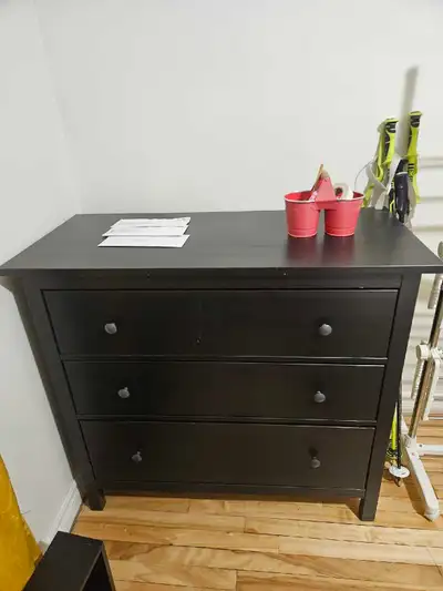 Commodes (une pour linge et une de chevet), View more