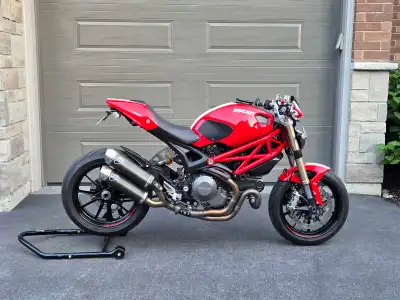 Ducati Performance Ecm, termignoni exhaust, race air filter. Lots of carbon parts. Lots of Rizoma pa...