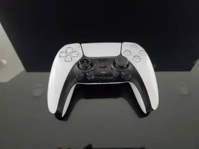 Selling used Sony PS5 Dualshock controller, which is in good condition (the left joystick rubber cov...