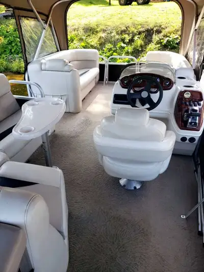 2011 ponton Princecraft Vantage 21 pieds Moteur Mercury 60HP avec ''big foot'' Très bonne condition...