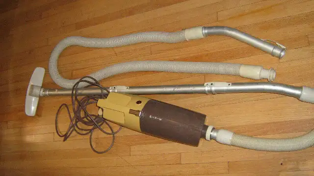 ** Vacuum Cleaners, Swiffers and Power Brush & Parts ** in Vacuums in Calgary - Image 10