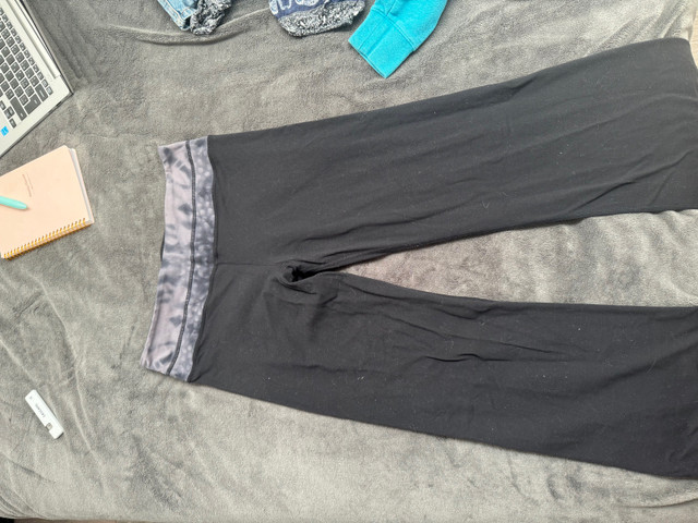 Clothing bundle ( 13 pieces ) in Women's - Tops & Outerwear in Markham / York Region - Image 4