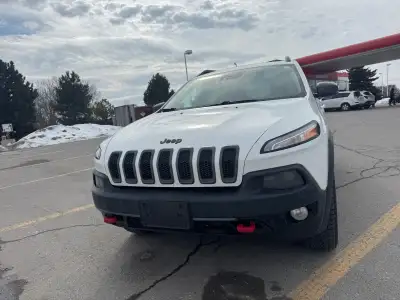 2015 jeep cherokee trailhawk Runs and drives Selling AS iS 1 year old snow tires New brake pads/disc...