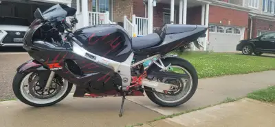 Selling my 2003 GSXR-600. Brakes and front tire dome in April for safety, recently had Zdeno Cycle d...