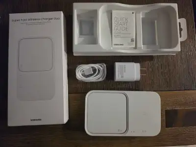 Selling a near-new Samsung Super Fast Wireless Charger Duo, capable of charging two devices simultan...