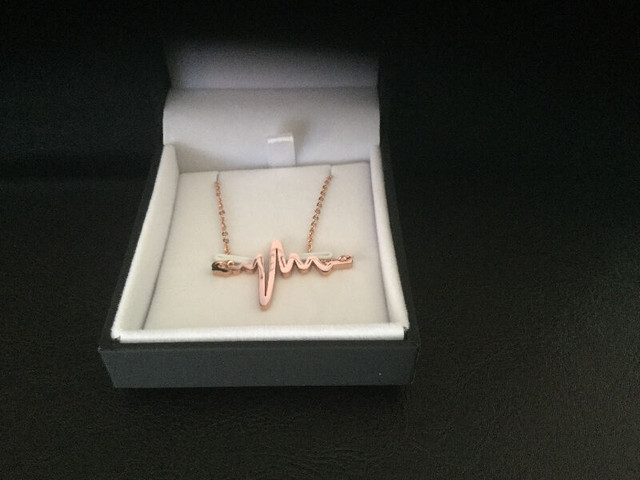 REDUCED BRAND NEW rose gold necklace in Jewellery & Watches in Calgary