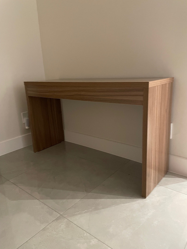 Entry/console table 48” in Other Tables in Laval / North Shore - Image 2