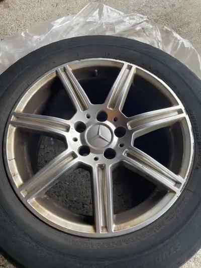 Selling 4x Mercedes Benz GLK 250 (2015) original winter rims. Size: 235/60/R17 Tires are sold as-is.