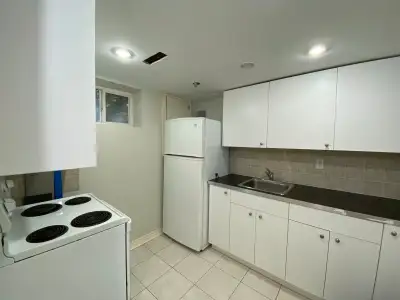 Bathurst & Steeles - Unit for rent