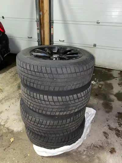 225/60r17 off of Hyundai Tucson 2018 very good condition with rims $700 or best offer