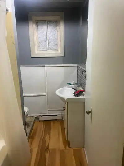 4 et demi sous sol a Sorel -Tracy pour 1 Juillet Rue Cadieux. Petit terrain. Peinturer reccement. Pl...