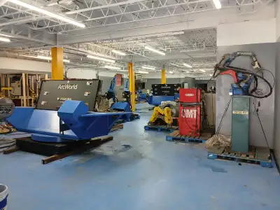 6000 sq ft warehouse includes office on City View Drive. No dock Drive in door nice clean space on m...