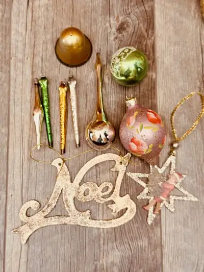 I am parting with some of my vintage Christmas collection, which has taken 40 years to assemble: Pho...